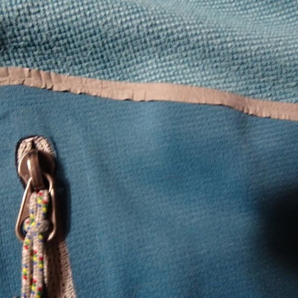 Sherpa Adventure Gear 1/4 Zip w/ Zipper Pocket Medium - Picture 6 of 8